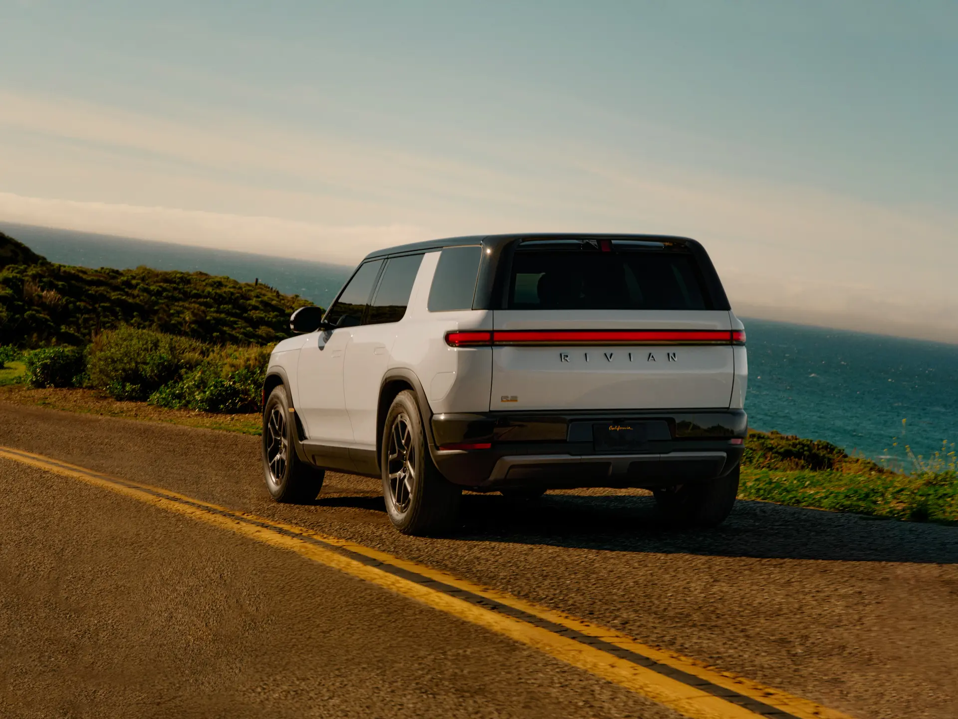 Rivian and Uber Strike $1.25 Billion Deal for Up to 50,000 R2 SUV Robotaxis