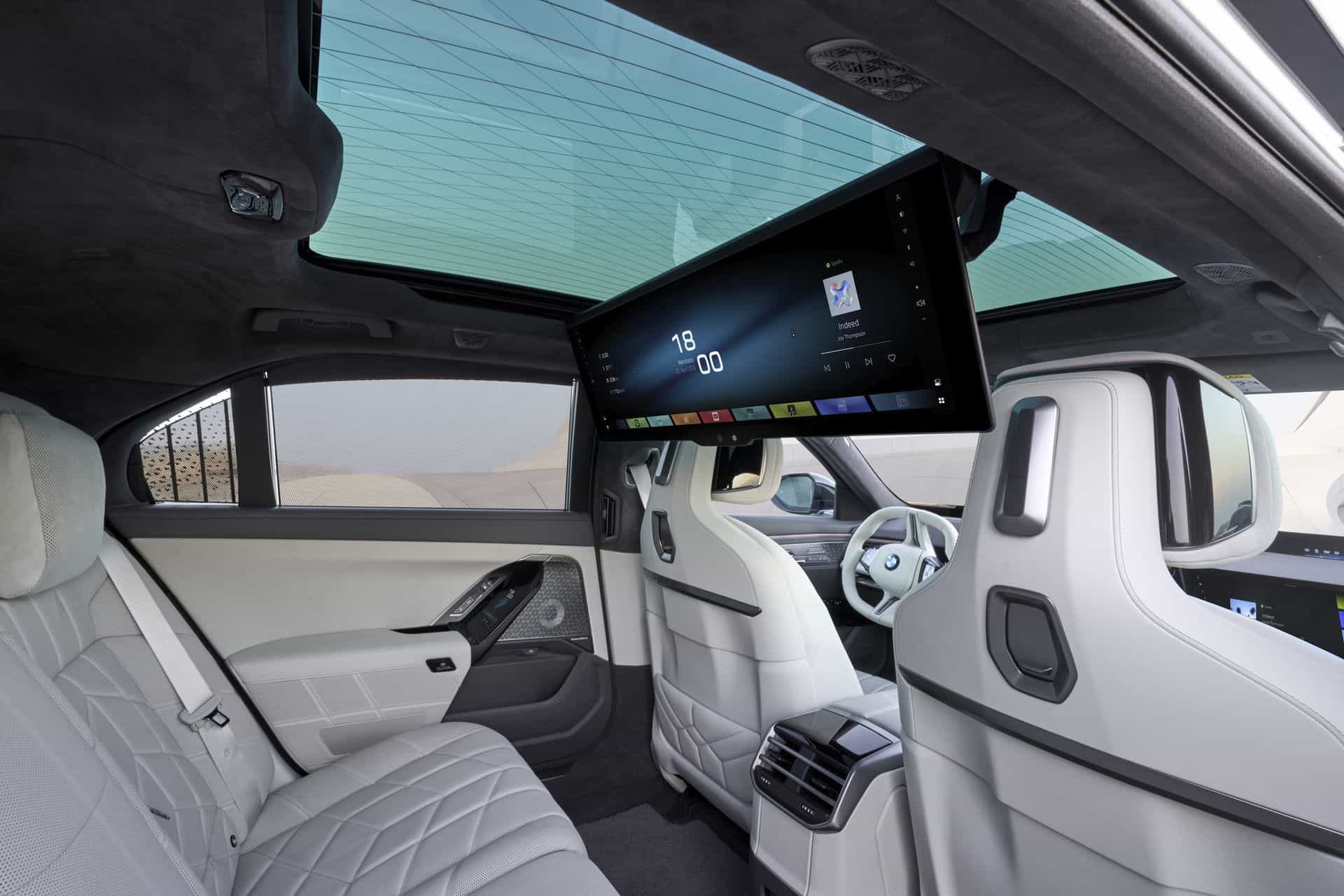 The BMW X7 Might Finally Get the Theater Screen