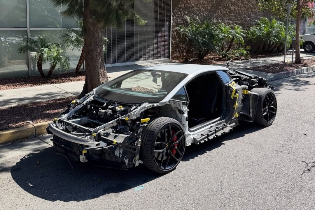 Here’s what a $350,000 Lamborghini Huracan looks like naked